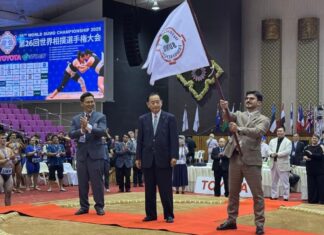 Sumo üzrə dünya çempionatının bayrağı Azərbaycana təqdim olunub