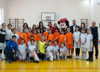 Millimizin futbolçuları şagirdlərlə görüşüblər