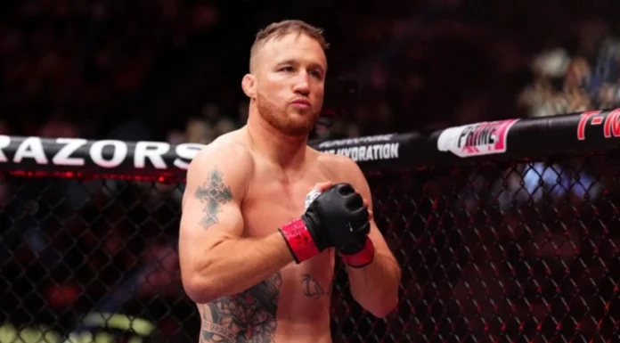 Qetji yüngül çəkidə UFC-nin müvəqqəti çempionluq kəmərini qazanıb