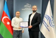 Cəmil Əliyev 10 saat fasiləsiz üzməklə Azərbaycan rekorduna imza atıb