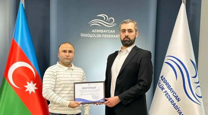 Cəmil Əliyev 10 saat fasiləsiz üzməklə Azərbaycan rekorduna imza atıb