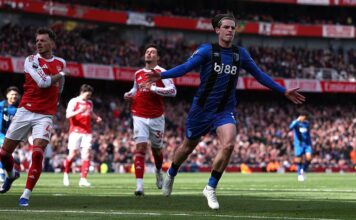 “Arsenal” çempionluq yolunda evdə büdrədi