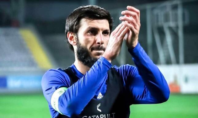 Bədavi Hüseynov daha 1 il “Qarabağ”da