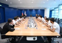 Rövşən Nəcəf Dünya Korporativ Oyunlarının qalibi olan komanda ilə görüşüb