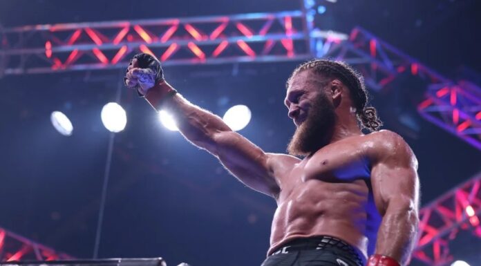 Rafael Fiziyev Bakıdakı UFC turnirinin əsas döyüşündə qələbə qazanıb