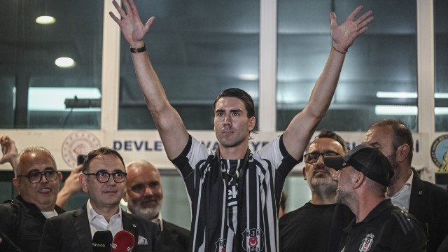 “Beşiktaş” Duşan Vlahoviçi transfer etdi