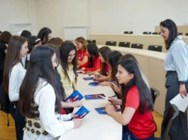 Qadın futbolçularımız Qarabağ Universitetində tələbələrlə görüşüblər