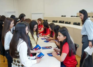 Qadın futbolçularımız Qarabağ Universitetində tələbələrlə görüşüblər